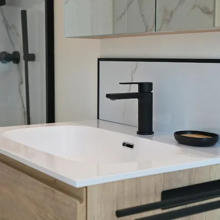 La Penthouse Duplex Vue ,3 Chambres, 2 Salles De Bain, 4 Terrasses & Parking Prive 公寓 *