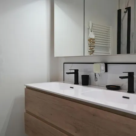 Appartement La - Penthouse Vue - Ideal Couples & Amis - 1min - 4 Terrasses - Parking Prive Gratuit - Tram 2min A Pied *