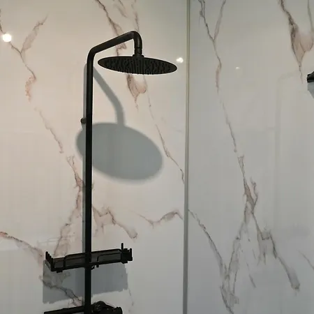 La Penthouse Duplex Vue ,3 Chambres, 2 Salles De Bain, 4 Terrasses & Parking Prive 公寓